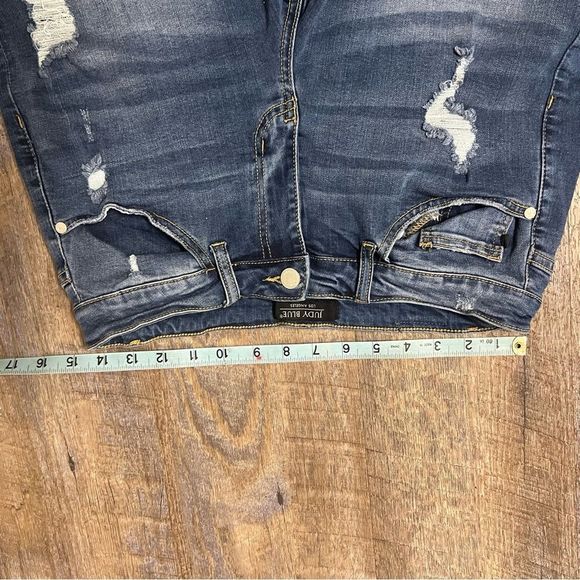 JUDY BLUE Shorts Womens Large Mid Rise Cuffed Blue Denim Distressed Ripped 29x4 - Picture 5 of 8